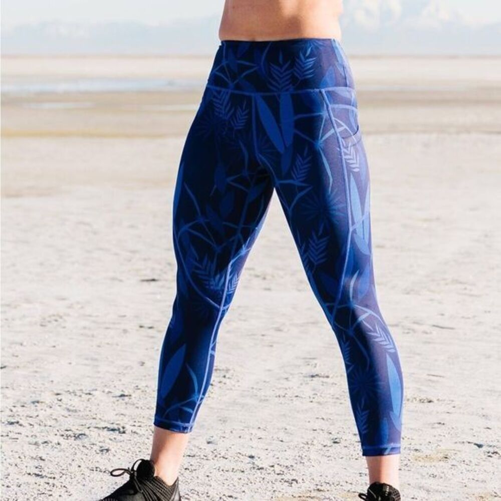 ZYIA Azul Blue Tropical Paradise‎ Pocket Light and Tight Hi Rise Capri Leggings